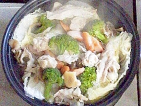 ウインナー豚鶏野菜のタジン鍋